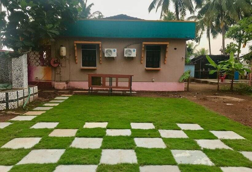 Bricks And Bamboo Hostel