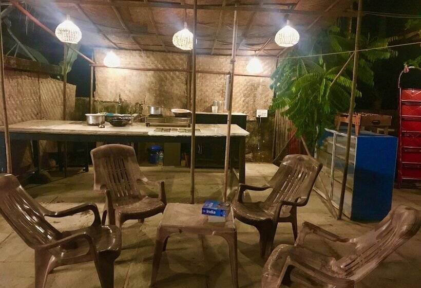 Bricks And Bamboo Hostel