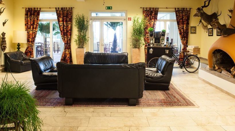 Отель African Safari Lodge