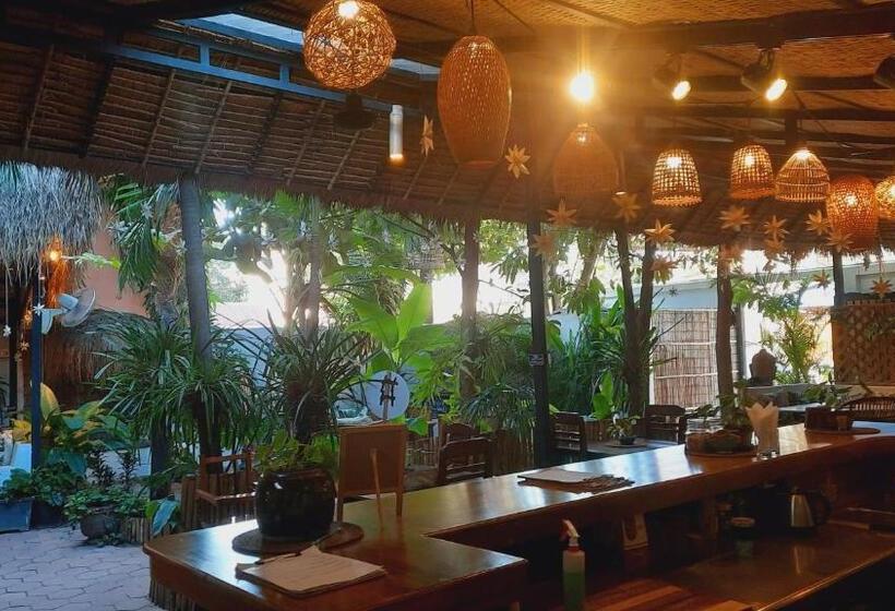 בית מלון כפרי Babel Siem Reap Guesthouse