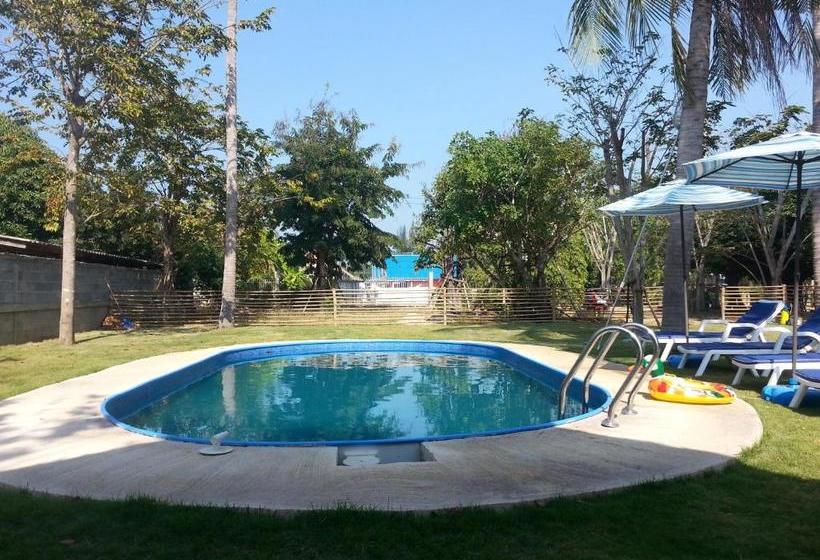 בית מלון כפרי Blue Beach Resort