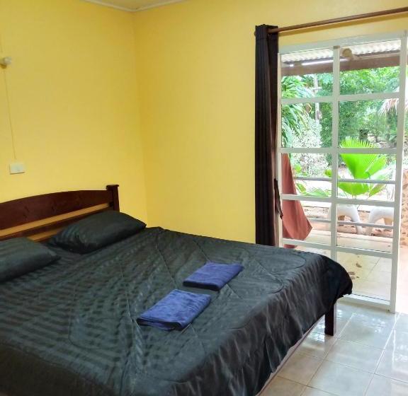 בית מלון כפרי Blue Beach Resort