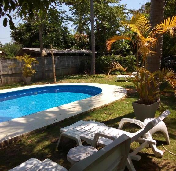 בית מלון כפרי Blue Beach Resort