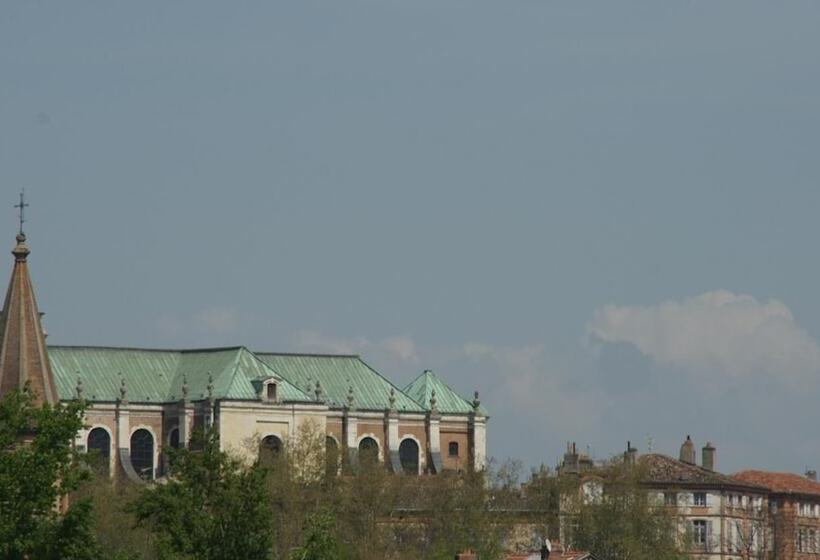 Brit Hotel Confort Montauban