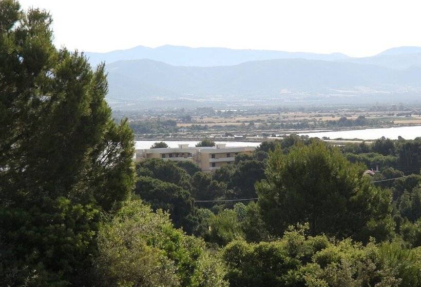 Отель Cala Dei Pini