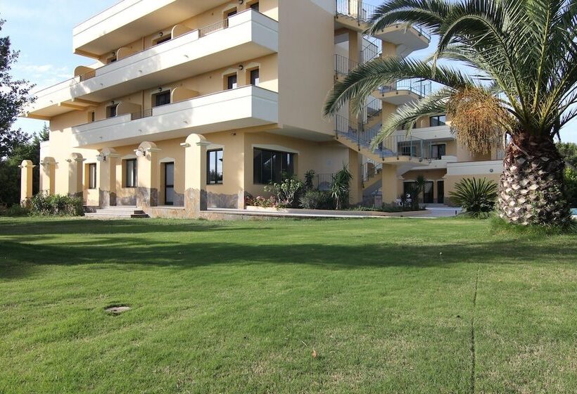 Отель Cala Dei Pini