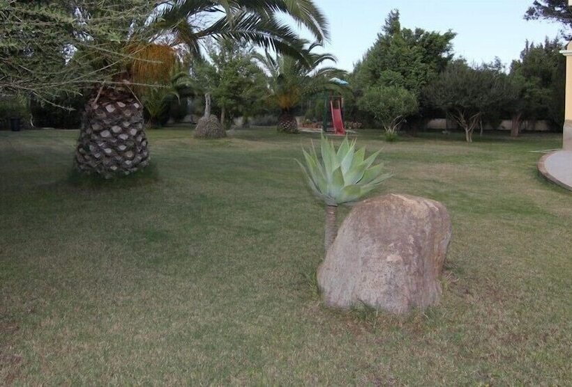 Отель Cala Dei Pini