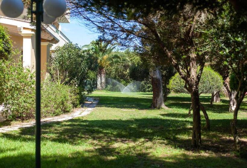 Отель Cala Dei Pini