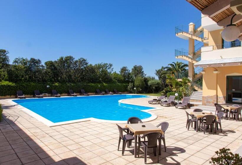 Отель Cala Dei Pini