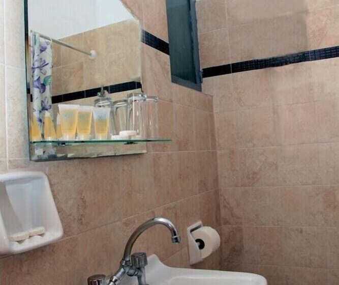 Отель Christina