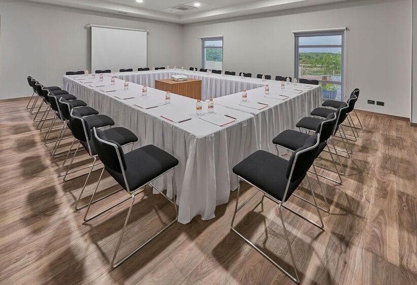 酒店 City Express Suites By Marriott Cabo San Lucas