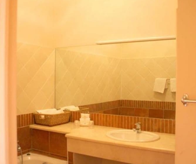 فندق De La Corniche