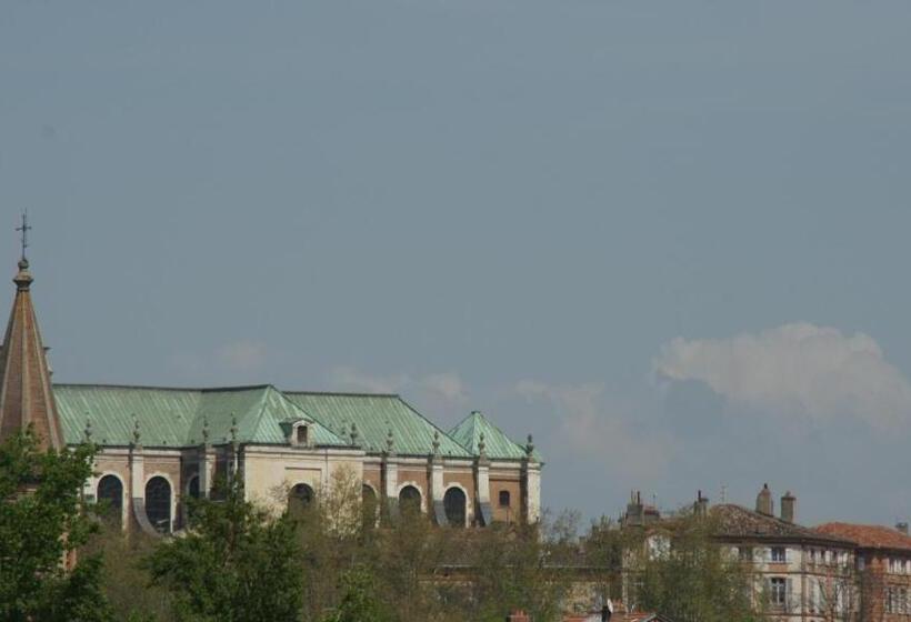 Brit Hotel Confort Montauban