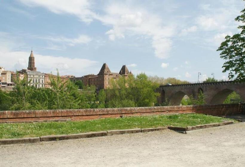 Brit Hotel Confort Montauban