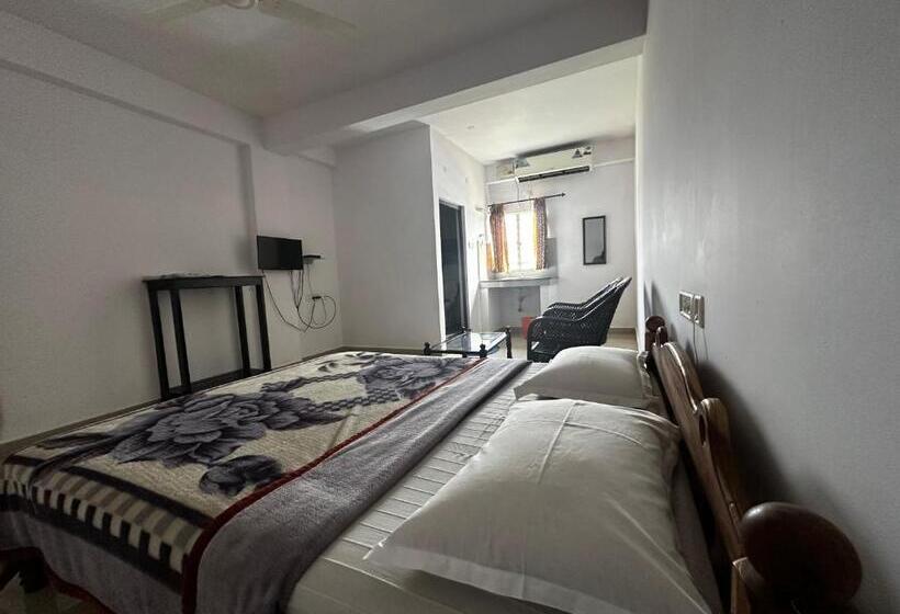 Dubai Hotel & Restaurant Kumarakom