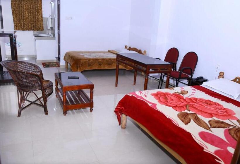 Dubai Hotel & Restaurant Kumarakom