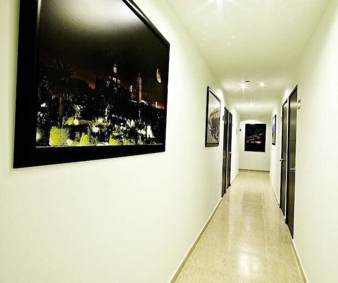 First Inn Hotel & Business