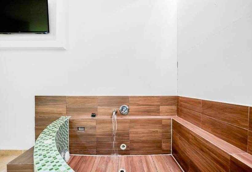 First Inn Hotel & Business