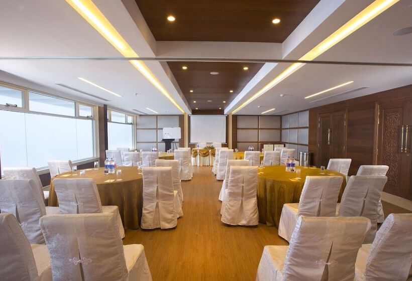 هتل Fragrant Nature Munnar A Five Star Classified