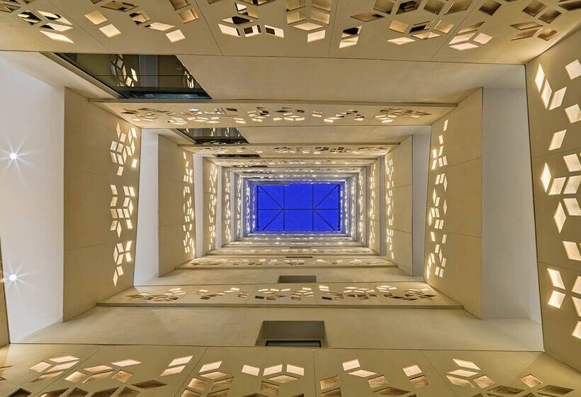 Отель H10 Cubik 4* Sup