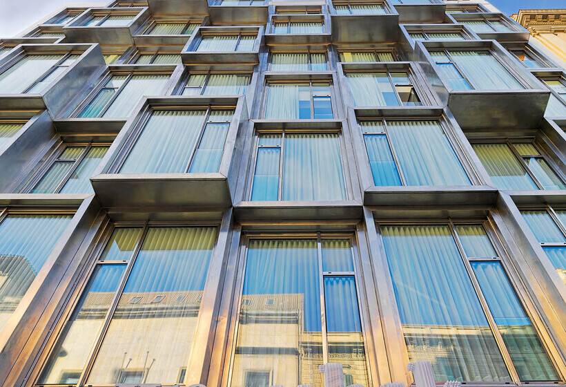 Отель H10 Cubik 4* Sup