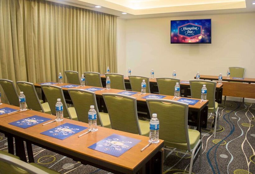 Отель Hampton Inn By Hilton Merida