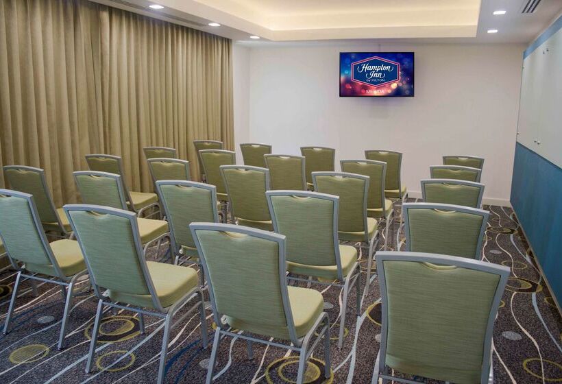 Отель Hampton Inn By Hilton Merida