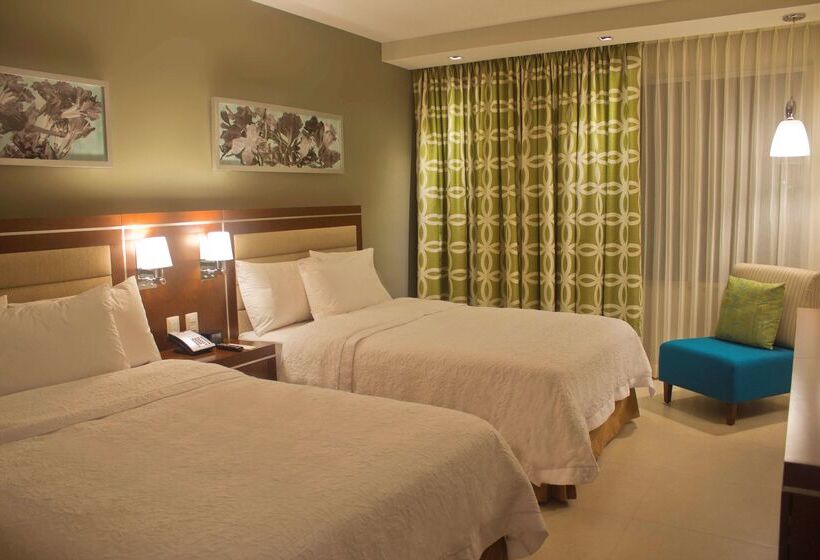 Отель Hampton Inn By Hilton Merida