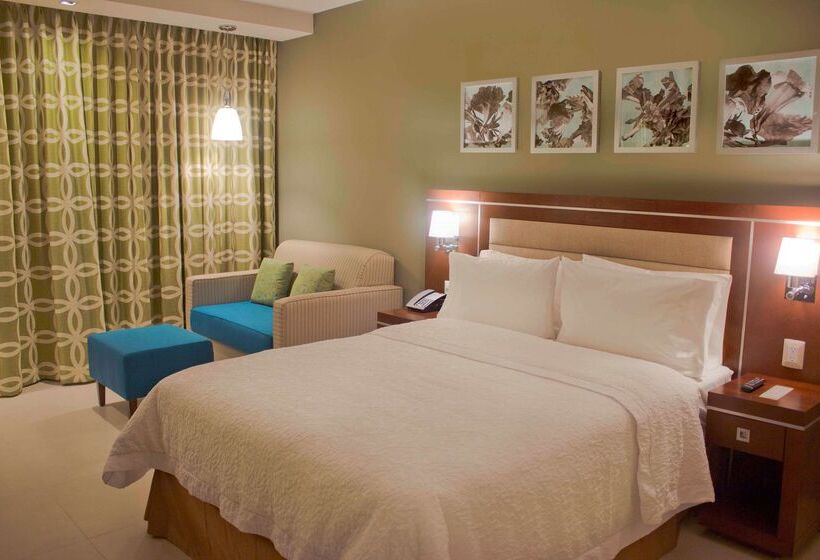 Отель Hampton Inn By Hilton Merida