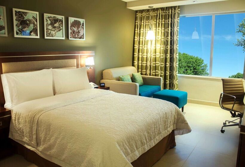 Отель Hampton Inn By Hilton Merida