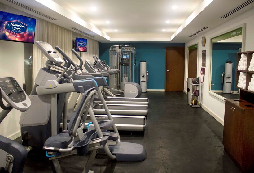 Отель Hampton Inn By Hilton Merida
