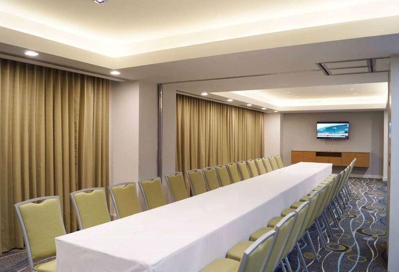 Отель Hampton Inn By Hilton Merida