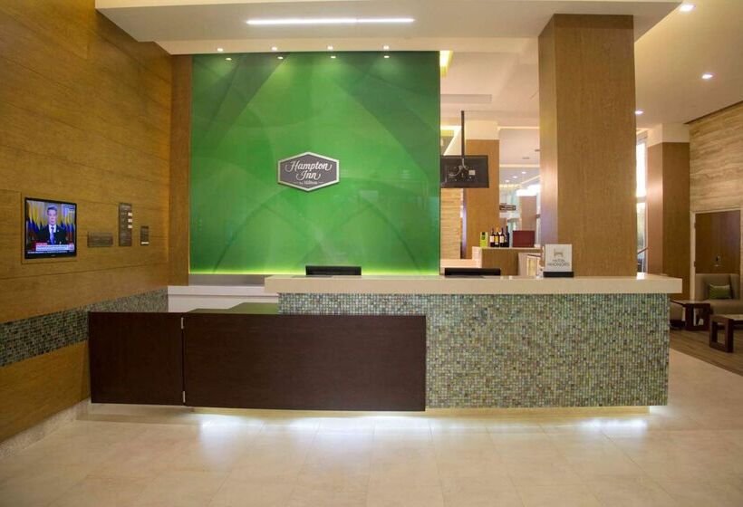 Отель Hampton Inn By Hilton Merida