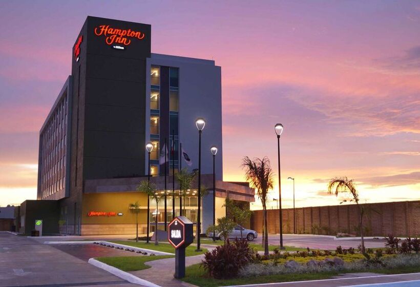 Отель Hampton Inn By Hilton Merida