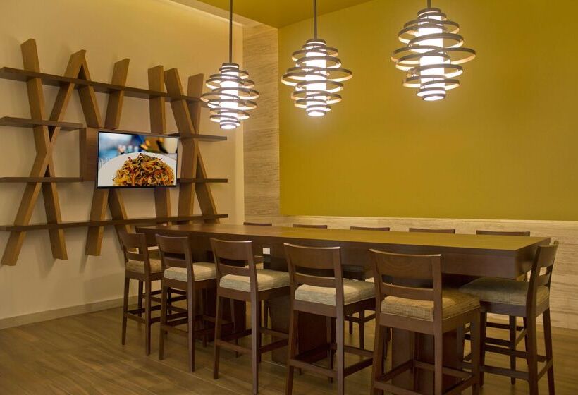 Отель Hampton Inn By Hilton Villahermosa