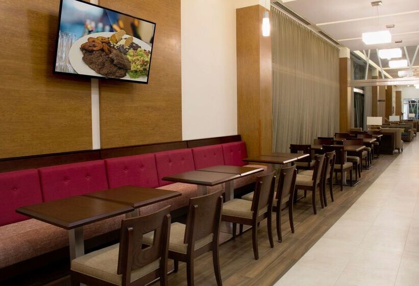 Отель Hampton Inn By Hilton Villahermosa