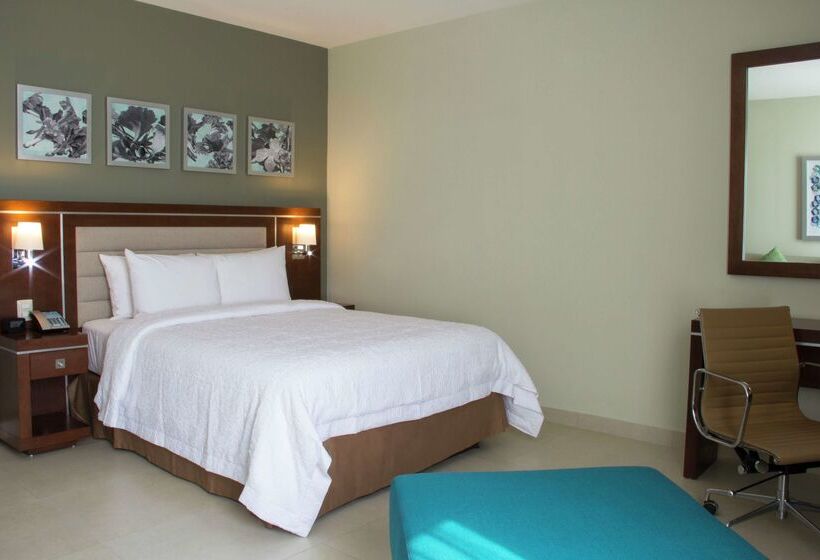 Отель Hampton Inn By Hilton Villahermosa