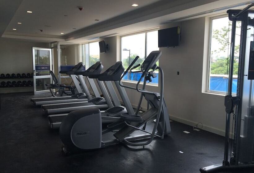 Отель Hampton Inn By Hilton Villahermosa