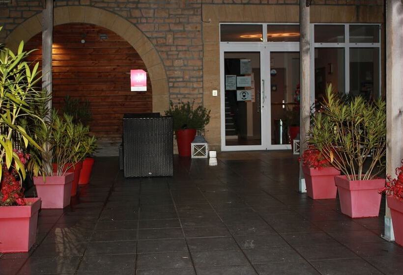 בית מלון כפרי Hôtel De La Beauronne