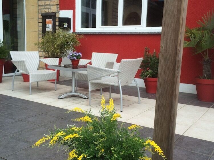 בית מלון כפרי Hôtel De La Beauronne