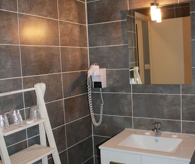 בית מלון כפרי Hôtel De La Beauronne