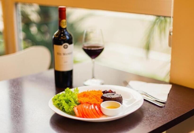 Отель Ibis Canoas Shopping