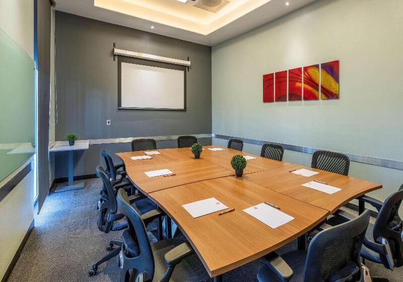 Отель Ibis Queretaro