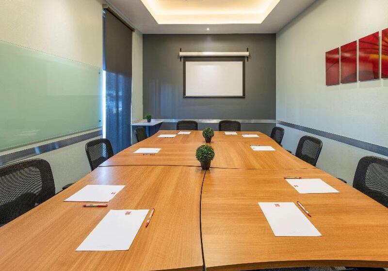 Отель Ibis Queretaro