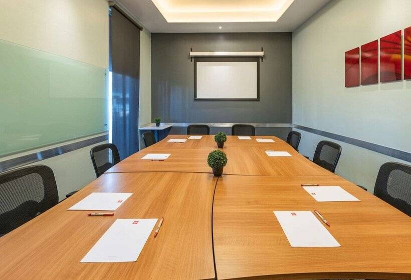 Отель Ibis Queretaro