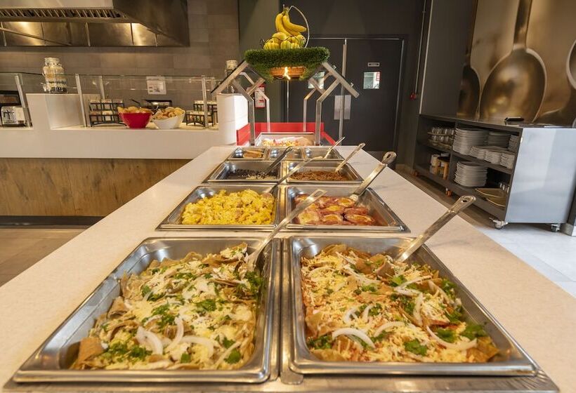 Отель Ibis Queretaro