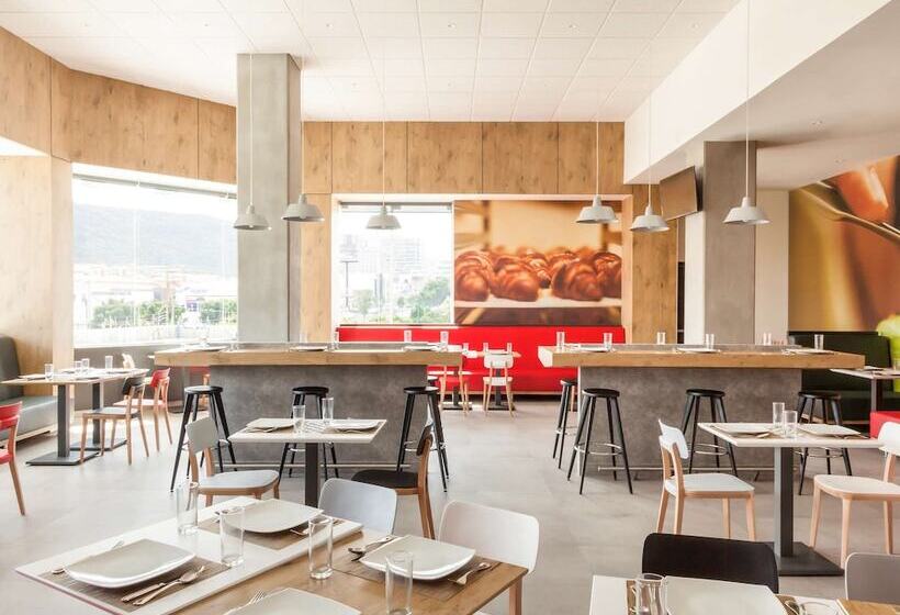 Отель Ibis Queretaro