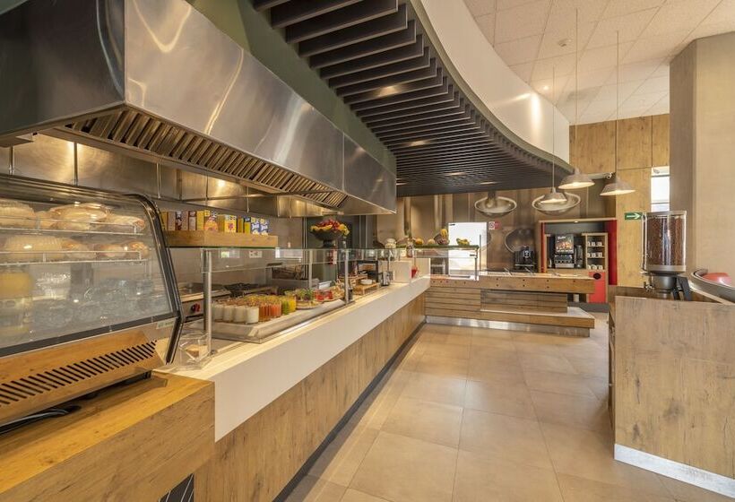 Отель Ibis Queretaro