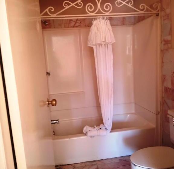 Los Jitos Hotel & Suites