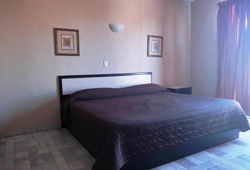 Los Jitos Hotel & Suites